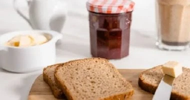 طريقة عمل التوست المنزلي للمدرسة.. ووفري شراء فينو كل يوم المرأة والمنوعات يفضل الكثير من الطلاب تناول التوست مختلف الحشوات بالنكهات المفضلة خلال اليوم الدراسي سواء حادقة أو حلوة ك