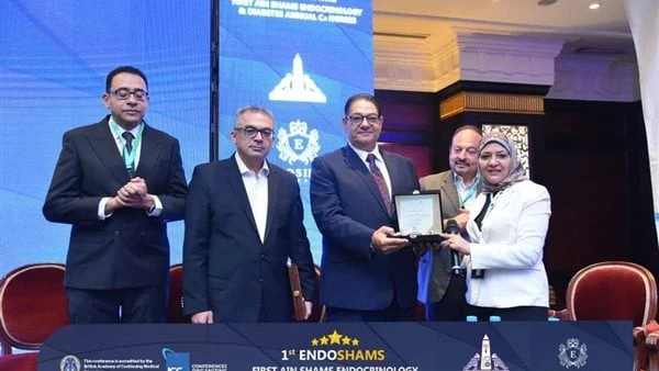 11 توصية للمؤتمر الأول للغدد الصماء والسكر بطب عين شمس ( )افتتح الدكتور على الأنور عميد كلية الطب جامعة عين شمس ورئيس مجلس إدارة المستشفيات الجامعية