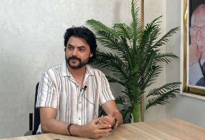 محمود حمدان يقدم أحمد العوضي ومحمد رجب بشكل جديد في رمضان 2025 كشف المؤلف محمود حمدان، عن مشاركته في السباق الرمضاني المقبل 2025، بعمليين مختلفين هما