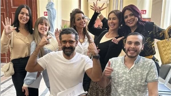 مي سليم تحتفل ببدء تصوير مسلسلها الجديد روج أسوداحتفلت الممثلة مي سليم بانطلاق تصوير أول مشاهد مسلسلها الجديد روج أسود.ونشرت صور من احتفالاتها علي