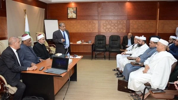 شومان يفتتح الدورة ال24 لأئمة وواعظات ليبيا برابطة خريجي الأزهرقال أ.د عباس شومان، رئيس مجلس إدارة المنظمة العالمية لخريجي الأزهر، وأمين عام هيئة