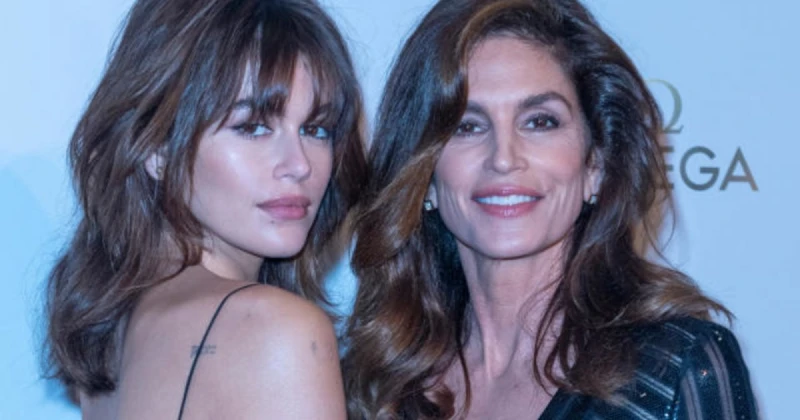 كاميرات الباباراتزي تلتقط صورا لسيندي كروفرد وابنتها من حياتهما الخاصة تعرف على التالي كاميرات الباباراتزي تلتقط صورا لسيندي كروفرد وابنتها من حياتهما الخاصة، ظهرت العارضة الشهيرة 