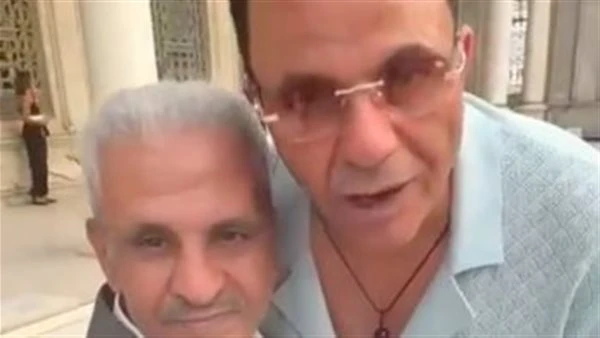 محمد فؤاد فى فيديو جديد مع شقيقه بعد تحسن حالته الصحيةنشر الفنان محمد فؤاد فيديو جديد يجمه بشقيقه عبد العزيز بعد تحسن حالته الصحية.وقال فؤاد فى