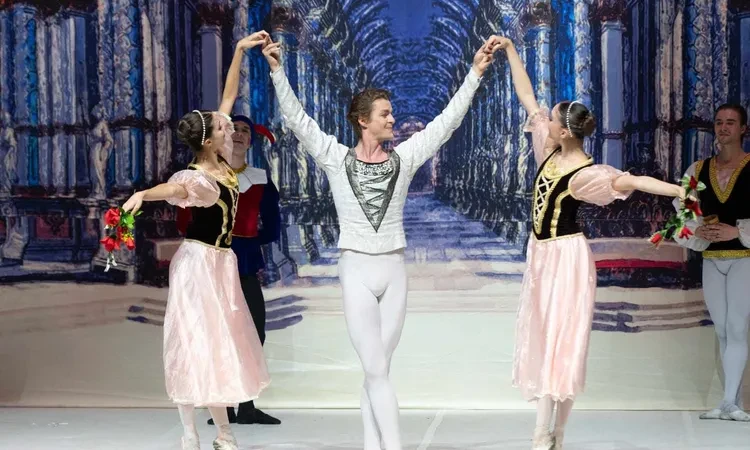 وزارة الثقافة تحتفي بالكلاسيكية الروسية بحيرة البجع على خشبة الأوبرا المصرية تعرف على التالي وزارة الثقافة تحتفي بالكلاسيكية الروسية بحيرة البجع على