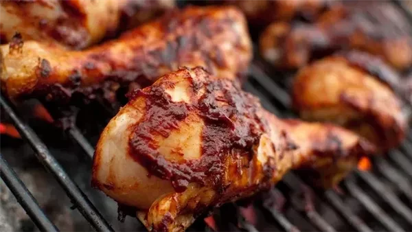 سهلة وسريعة.. طريقة عمل دجاج مشوي على الفحم في المنزلتعتبر طريقة عمل الدجاج المشوي على الفحم وجبة عالمية، وتمتاز بالنكهة المميزة ومذاقا شهيا لا يقاوم، ويمكن تقديما في المناسبات، مع