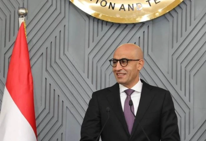 وزير التعليم يلزم المدارس الخاصة والدولية بتحية العلم وتدريس اللغة العربية في خطوة تعد بمثابة تأكيد على الهوية الوطنية وتعزيز الانتماء، أعلنت وزارة