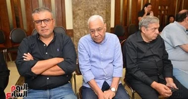 أشرف زكى وعمرو الليثى ومجدى أحمد على يحضرون عزاء السيناريست عاطف بشاى تعرف على التالي أشرف زكى وعمرو الليثى ومجدى أحمد على يحضرون عزاء السيناريست