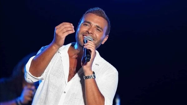 رامى صبرى يشعل حماس الجمهور فى الساحل الشمالى بأغانيه الجديدة.. صور أحيا الفنان رامي صبري حفلا غنائيا ضخما بمارينا مراسي الساحل الشمالي خلال الساعات