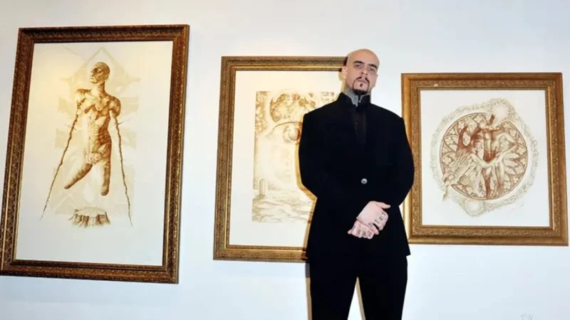 القبض علي فنان يرسم بالدم البشري اخر خبر قالت مصادر صحفية عالمية أن الشرطة الأمريكية تلقت بلاغ بوجود شخص فاقد للوعي، ليكتشفوا أن هذا الشخص هو نسينت