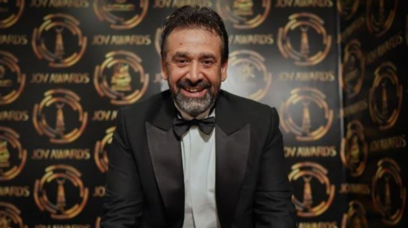 كريم عبد العزيز يشكر القائمين على مهرجان المسرح العربي أعرب الفنان كريم عبد العزيز عن سعادته بإطلاق اسمه على الدورة الخامسة لمهرجان المسرح العربي، الذي يقام تحت رعاية غادة جبارة، ر