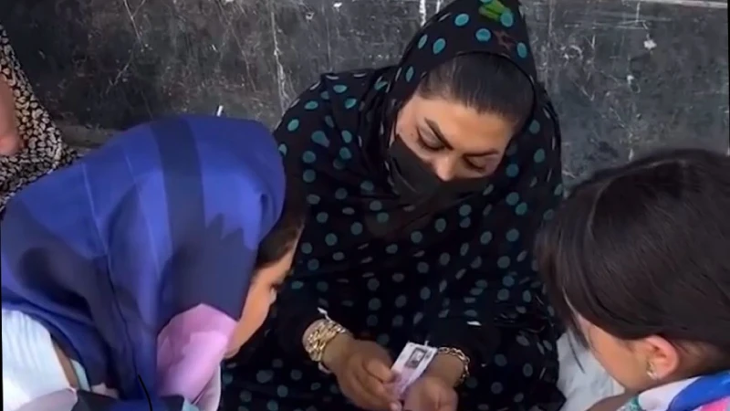 تونسي يوثق رحلته في شارع ملئ بالسحر والشعوذة ..فيديو اخر خبر قام سائح تونسي بتوثيق رحلته في إيران ، حينما ذهب لاستكشافها وتفاجأ بوجود شارع مليء بالساحرات والدجالات اللاتي يقومون بع