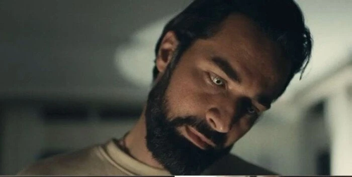 الطرحة اتلبست.. أحمد حاتم يواصل الترويج ل عاشق صورةيواصل الفنان أحمد حاتم، الترويج لفيلم عاشق عبر حسابه الرسمي بموقع تداول الصور والفيديوهات