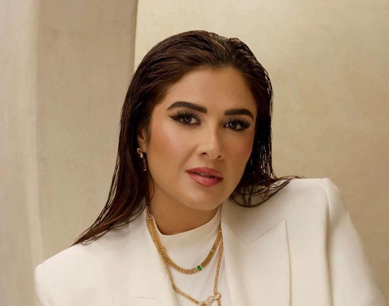 تفاصيل جديدة حول مسلسل ياسمين عبد العزيز في رمضان ٢٠٢٥ تستعد الممثلة المصرية، ياسمين عبد العزيز، للمشاركة في مسلسل جديد يجمعها بمواطنها الممثل كريم