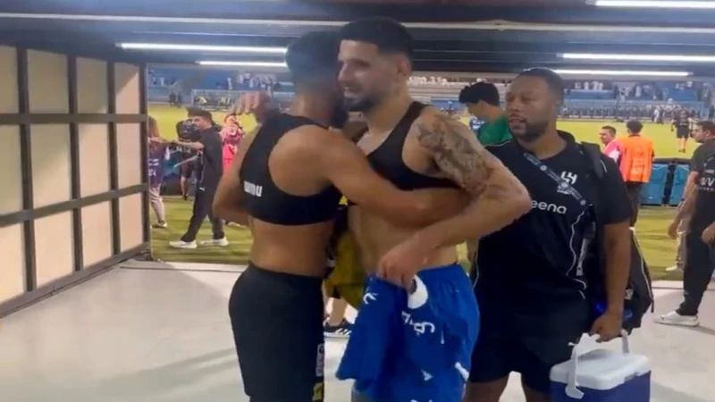 -ميتروفيتش يطلب قميص صالح الشهري .. فيديو .. طلب لاعب نادي الهلال الصربي ألكساندر مثتروفيتش، من لاعب الاتحاد صالح الشهري قميصه، عقب نهاية مباراة