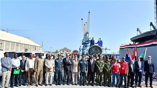 وصول سفينة مصرية تحمل 200 طن من المساعدات الإغاثية إلى السودانوصلت إلى ميناء بورسودان بدولة السودان سفينة الإمداد أبو سمبل 2 التابعة للقوات البحرية