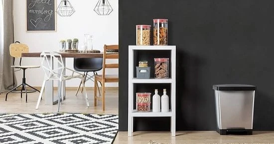 عند اختيار سلة القمامة للمطبخ والغرف، غالبا ما نغفل عن التفكير في حجمها، رغم أنه عنصر مهم يؤثر على تنظيم المساحة، سلة القمامة الكبيرة قد تشغل مساحة غير ضرورية وتضيف شعورا بالازدحام