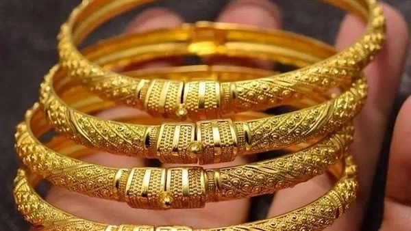 3000 جنيهالذهب يتراجع لأول مرة منذ الارتفاع الأخير.. وسعر عيار 18 مفاجأةسجلت أسعار الذهب اليوم تراجعا طفيفا لأول مرة منذ القفزة الأخيرة الذي شهدها الأصفر على خلفية ارتفاع سعر الأوق