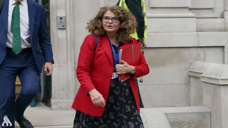 بريطانيا.. سرقة حقيبة وزيرة الشرطة أثناء كلمة لها أمام كبار الضباط منوعات متابعة - واعتعرضت وزيرة الشرطة البريطانية ديانا جونسون لعملية سرقة خلال كلمة لها أمام كبار الضباط في ميدلا