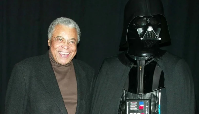 رحيل جيمس إيرل جونز صوت دارث فايدروافت المنية الممثل الأميركي جيمس إيرل جونز أحد رموز المسرح والشاشة في العالم، عن عمر ناهز 93 عاما.وأكد وكيله باري