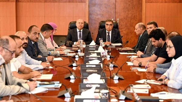كامل الوزير: لجنة من التنمية الصناعية ومحافظة الدقهلية لمعرفة موقف الأراضي بجمصةعقد الفريق مهندس كامل الوزير نائب رئيس مجلس الوزراء للتنمية الصناعية