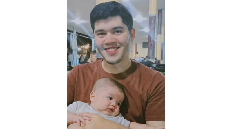 ابني ملحقش يعرف أبوه.. سقطت عليه بريمة فهشمت جسده ملحقناش نشبع منه.. سابني أنا وابنه وعمره شهرين ومكملناش سنة جواز، جملة تحمل كل معاني الحزن والأسى