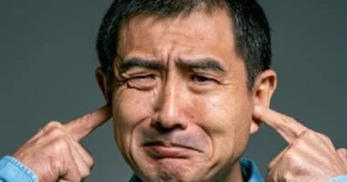 اليوم العالمي للغة الإشارة.. اعرف مين مخترعها ودلالات حركاتها المرأة والمنوعات يحتفل العالم اليوم 23 سبتمبر باليوم العالمي ل لغة الإشارة، التي سهلت