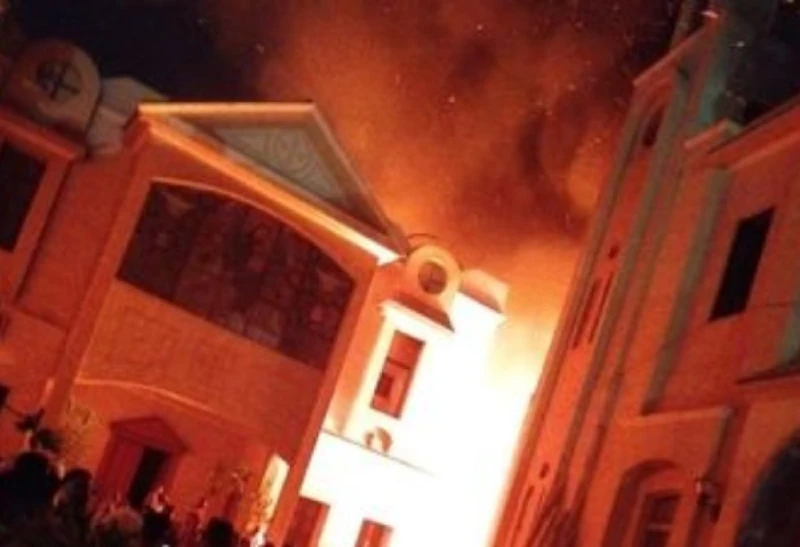 بالصور إزالة آثار حريق مطرانية بني سويف عقب حدوث خلل بالتوصيلات الكهربائيةبالصور إزالة آثار حريق مطرانية بني سويف عقب حدوث خلل بالتوصيلات الكهربائية .. بدأ شباب مطرانية بني سويف في