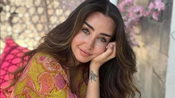 الهوت شورت يبرز أنوثة هنا الزاهدتحرص الفنانة هنا الزاهد علي مشاركة جمهورها ومتابعيها أحدث إطلالاتها عبر حسابها الشخصي على موقع التواصل الاجتماعي للصور والفيديوهات إنستجرام.وخطفت هن