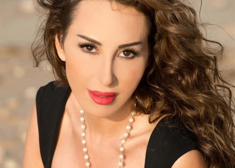 رسالة حب خاصة لورد الخال افاق عربية - شاركت النجمة ورد الخال متابعيها على تطبيق انستغرام برسالة خاصة من والدتها الشاعرة مهى بيرقدار، وبصورة مع شقيقها