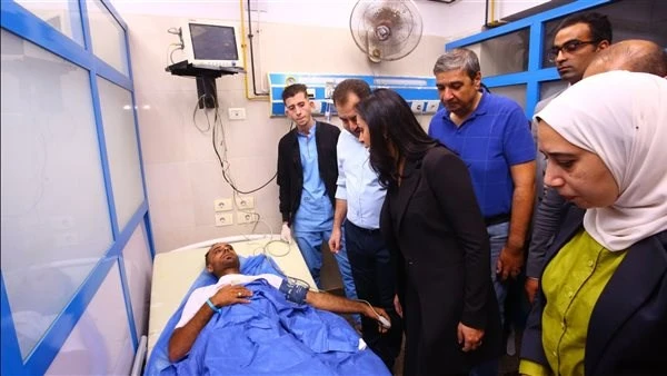 ب الصور.. وزيرة التضامن تزور مصابي حادث تصادم قطاري الشرقية بمستشفيي جامعة الزقازيق والأحرار قامت الدكتورة مايا مرسي وزيرة التضامن الاجتماعي، بزيارة