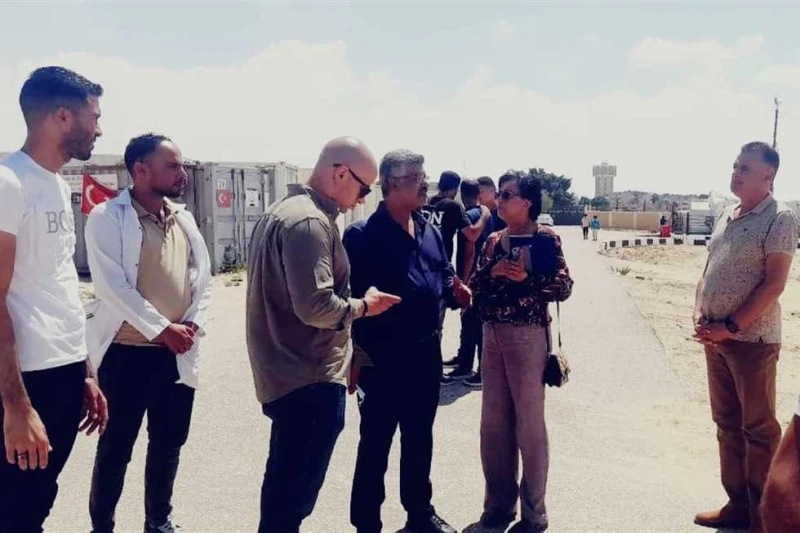 وفد من يونيسيف يزور مستشفى الشيخ زويد المركزي قام وفد من منظمة يونيسيف بجولة تفقدية بمستشفى الشيخ زويد المركزي، في حضور الدكتور أحمد سمير، مدير