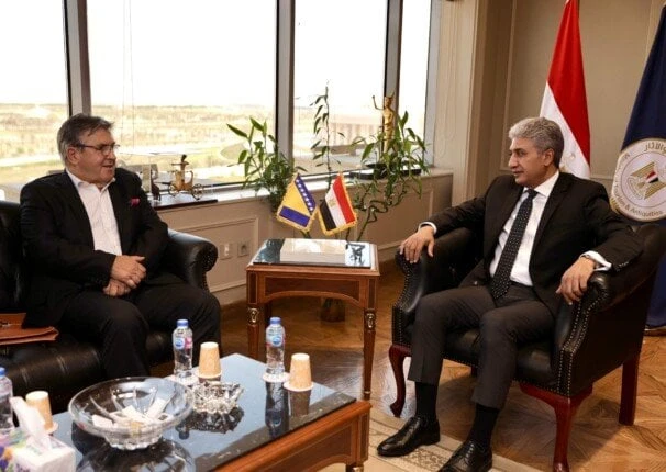 وزير السياحة يبحث مع سفير البوسنة والهرسك تعزيز التعاون بين البلديناستقبل وزير السياحة والآثار شريف فتحي، بمكتبه بمقر الوزارة بالعاصمة الإدارية