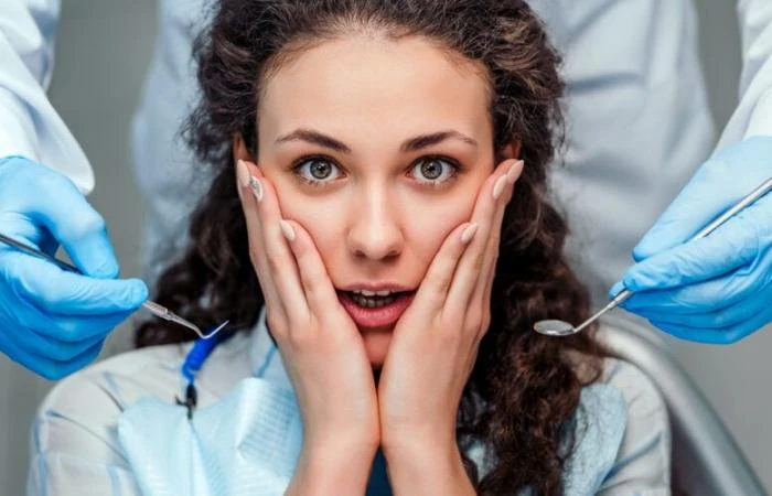 أنت تعلم أنه من المفترض أن تزور طبيب الأسنان بانتظام. لكن قد يكون تحديد موعد لذلك صعبا، وذلك ليس بسبب انشغالك، بل بسبب خوفك من رائحة المواد المعقمة،