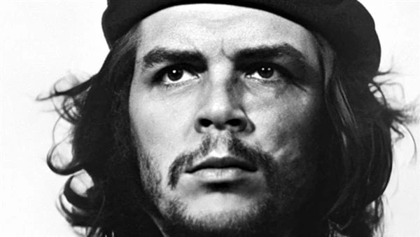 لحظة تاريخية.. كيف التقط ألبرتو كوردا الصورة الشهيرة لجيفارا في كوبا 1960؟يصادف اليوم ذكرى ميلاد ألبرتو كوردا، مصور كوبي التقط أشهر صورة لتشي جيفارا، فقبل لحظات من إنهاء حياة تشى ج