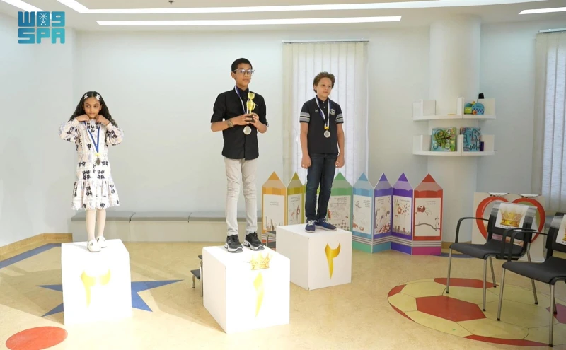 مكتبة الملك عبدالعزيز تختتم أولمبياد القراءة منوعات اختتمت مكتبة الملك عبدالعزيز العامة بالرياض أمس الأول فعاليات برنامجها الصيفي : ( أولمبياد القراءة) للعام 2024 م، الذي استمر لمد