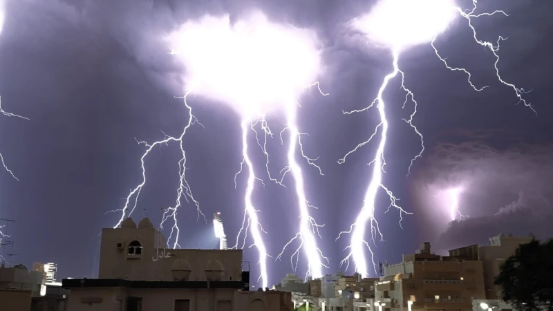 إنذار أحمر جديد من المركز الوطني للأرصاد.. وتحذيرات من صواعق رعدية وجريان للسيولأصدر المركز الوطني للأرصاد في المملكة العربية السعودية، إنذار أحمر