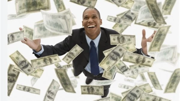 قبل سن ال 30.. شاب يترك الفقر ويدخل عالم المليونيرات فماذا فعل؟أثار شاب بريطاني ضجة كبيرة فى العالم بعدما تمكن من قهر الفقر ودخول عالم المليونيرات.أذهل شاب بريطاني العالم بسبب قدرت