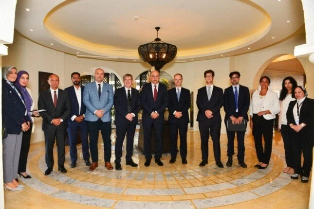 لتطوير البنية التحتية للمطارات.. وزير الطيران يلتقي وفدا رفيع المستوى من المملكة المتحدةالتقى الدكتور سامح الحفني، وزير الطيران المدني، بوفد بريطاني