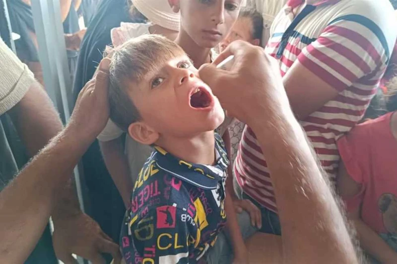 الصحة الفلسطينية: تطعيم 161 ألف طفل فلسطيني ضد شلل الأطفال قالت وزارة الصحة الفلسطينية، اليوم الجمعة، إن الفرق الطبية تمكنت من تطعيم 161.188 طفل في