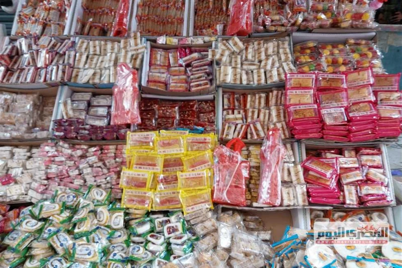 المولد النبوي 2024.. شوادر دمياط تتحدى الغلاء: هنبيع بالقطعة وعايزين الكل يحتفل (فيديو) انتشرت شوادر بيع حلوي المولد النبوي الشريف بشوارع دمياط،