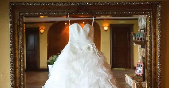 على الرغم من أن هناك الكثير من الفرص لتوفير الأموال، لشراء فستان الزفاف مثل استئجاره، أو تصميم فستان زفاف بسيط وراقي على غرار موضة فساتين الزفاف لعام