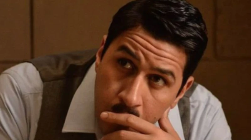 بسبب حاجة 13 خالص.. علي الطيب يوجه رسالة جديدة لصناع عمر أفندي عبر الفنان علي الطيب، عن غضبه من صناع مسلسل عمر أفندي، بسبب استخدام إيفيه حاجة 13 خالص