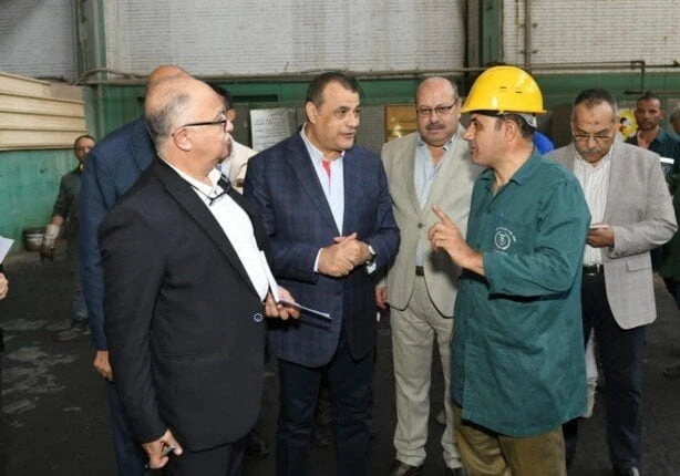 وزير الدولة للإنتاج الحربي يفاجيء قيادات وعمال شركة حلوان للصناعات الهندسية استمرارا لسلسلة الجولات التفقدية المفاجئة التي يحرص المهندس محمد صلاح