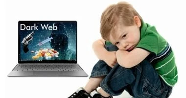 فى عالم الإنترنت.. كيف تحمي طفلك من الفكر المنحرف؟ صحة وطب فقدان الحوار الأسري وترك الطفل للشاشات الصغيرة كالموبايل والتلفاز دون مراقبة لما يشاهده، تعد من أبرز أسباب لجوء الطفل للف