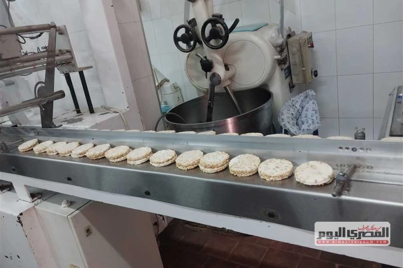 هنا أصل الصنعة وكل سنة هنقدم جديد.. تعرف على مراحل تصنيع حلاوة مولد النبي 2024 بدمياط يستقبل أهالي محافظة دمياط هذه الأثناء احتفالات المولد النبوي