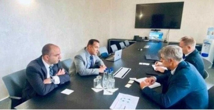 سفير مصر بصربيا يبحث مع مدير مطار نيكولا تسلا في بلجراد سبل تعزيز التعاون أ ش أبحث السفير باسل صلاح، سفير مصر لدى صربيا، اليوم الخميس، مع كل من مدير مطار نيكولا تسلا الدولي بالعاصم