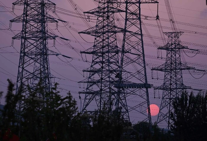 لمدة 3 ساعات، قطع الكهرباء عن 15 منطقة بمدينة بنها اليوم (تفاصيل) أعلنت شركة الكهرباء بمحافظة القليوبية عن قطع التيار الكهربائي عن عدة مناطق بمدينة