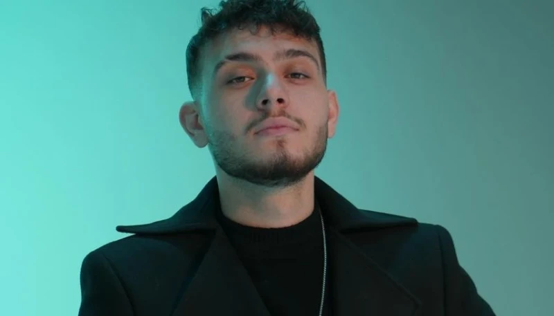 الشامي يحسم جدل اعتزاله افاق عربية - ضجت مواقع التواصل الاجتماعي خلال الساعات الأخيرة بأنباء متداولة حول خبر اعتزال الفنان السوري عبد الرحمن فواز