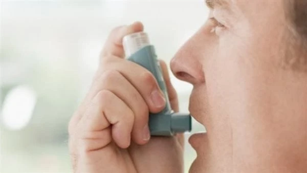 أعراض غير متوقعة تكشف الربو.. تعرف عليهاتختلف أعراض الربو من شخص لآخر، فقد تصاب بنوبات ربو غير متكررة، أو تظهر عليك أعراض في أوقات معينة فقط مثل عند ممارسة الرياضة أو قد تصاب بالأع