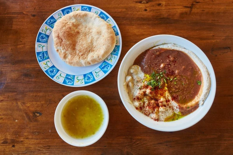 طريقة عمل الفول بالثوم و الطحينة للسحوروقت التحضير10 دقيقةوقت الطهي10 دقيقةالفول من الأطباق الأساسية على سحور الأسرة وهو من الأكلات التي تساعد على الشعور بالشبع لمدة طويلة لذلك يفض